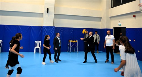 Valimiz Hayrettin Çiçek, Gençlik ve Spor Müdürlüğünden brifing aldı ve tesisleri denetledi (25.09.2023)