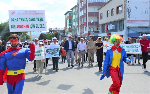 Çevre Haftası dolayısıyla Ardahan’da Valimiz Hüseyin Öner’in katılımıyla “İlk Adım Çevre Yürüyüşü” etkinliği düzenlendi (05.06.2022)