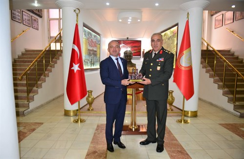 Valimiz Hüseyin Öner, Erzurum 9. Kolordu Komutanlığı ev Erzurum Jandarma Bölge Komutanlığını ziyaret etti (08.06.2022)