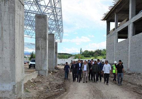 Valimiz Hüseyin Öner, Türkgözü Sınır Kapısı'nda devam eden Modernizasyon çalışmalarını yerinde inceledi.